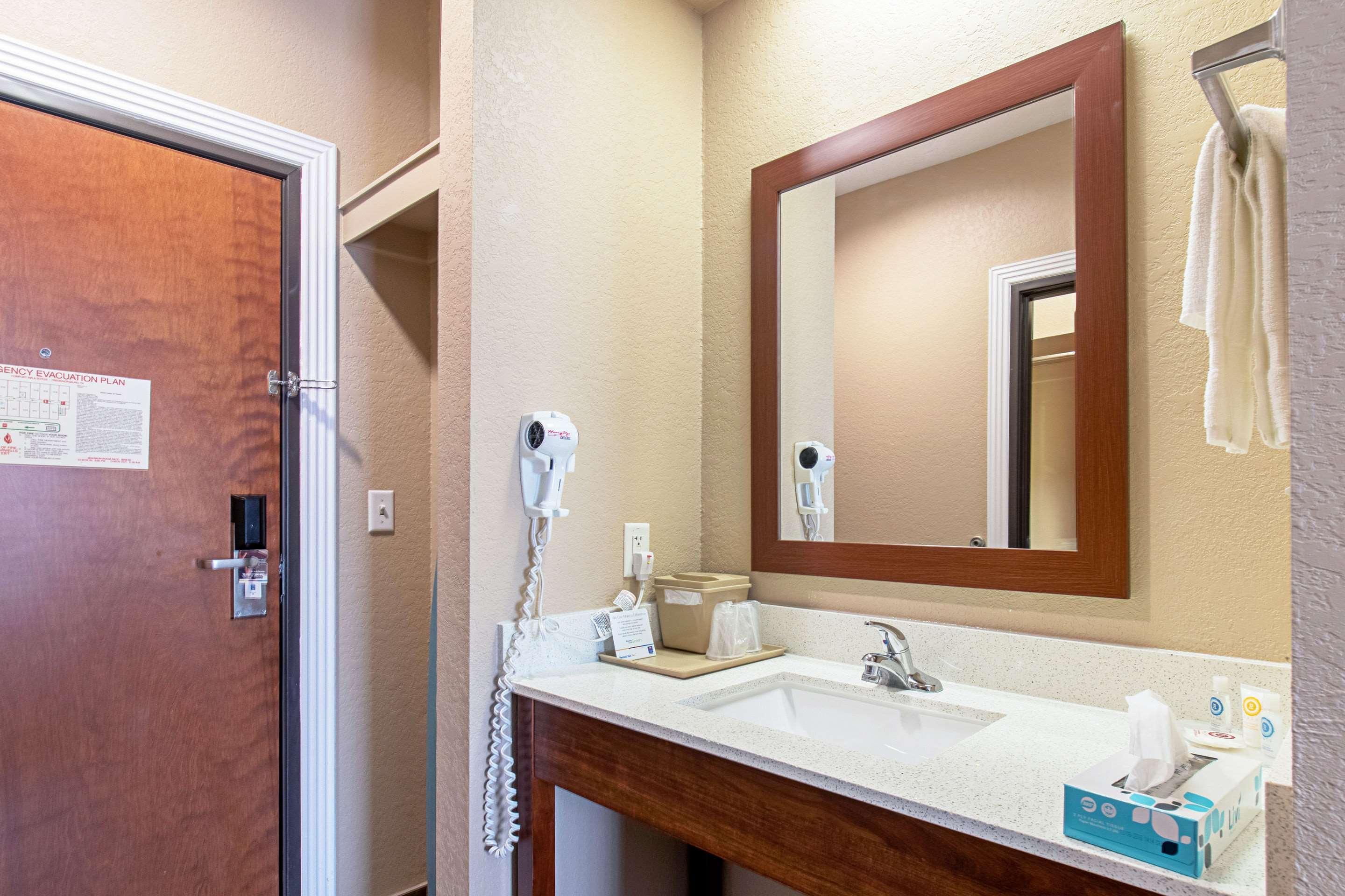 Comfort Inn & Suites And Suites Фредериксберг Экстерьер фото