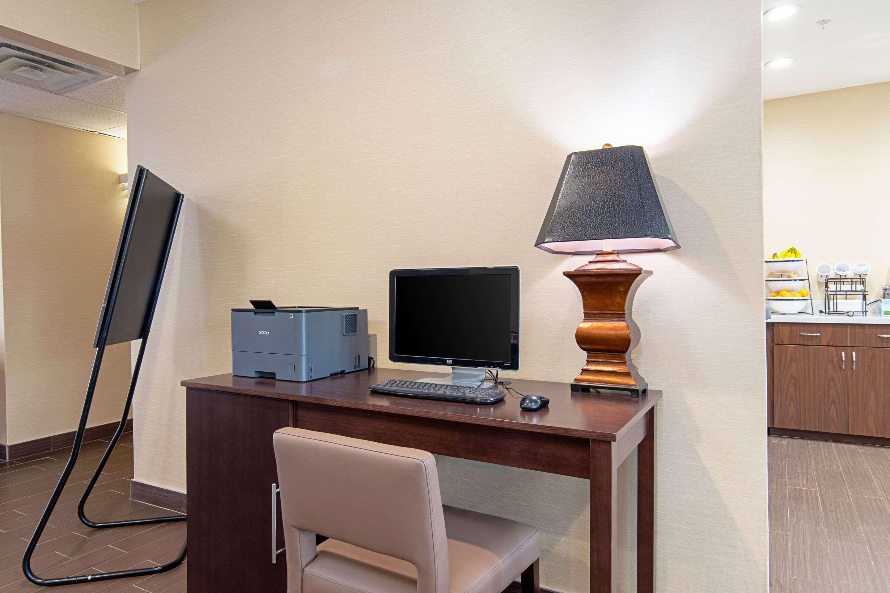 Comfort Inn & Suites And Suites Фредериксберг Экстерьер фото