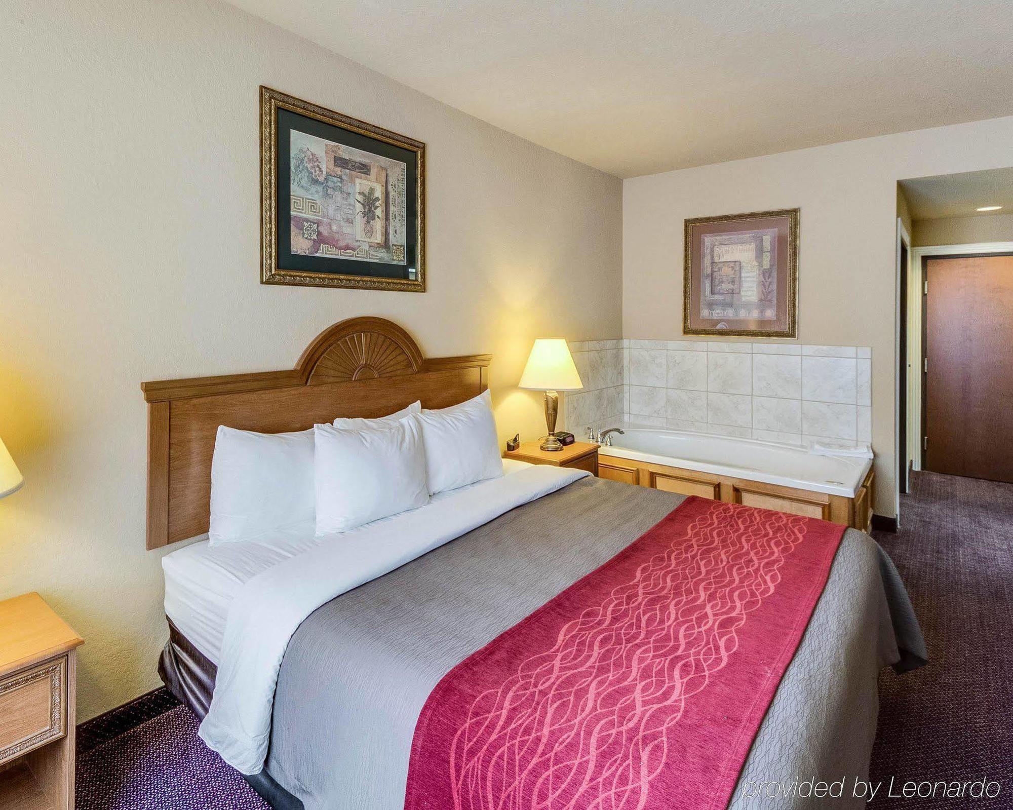 Comfort Inn & Suites And Suites Фредериксберг Экстерьер фото