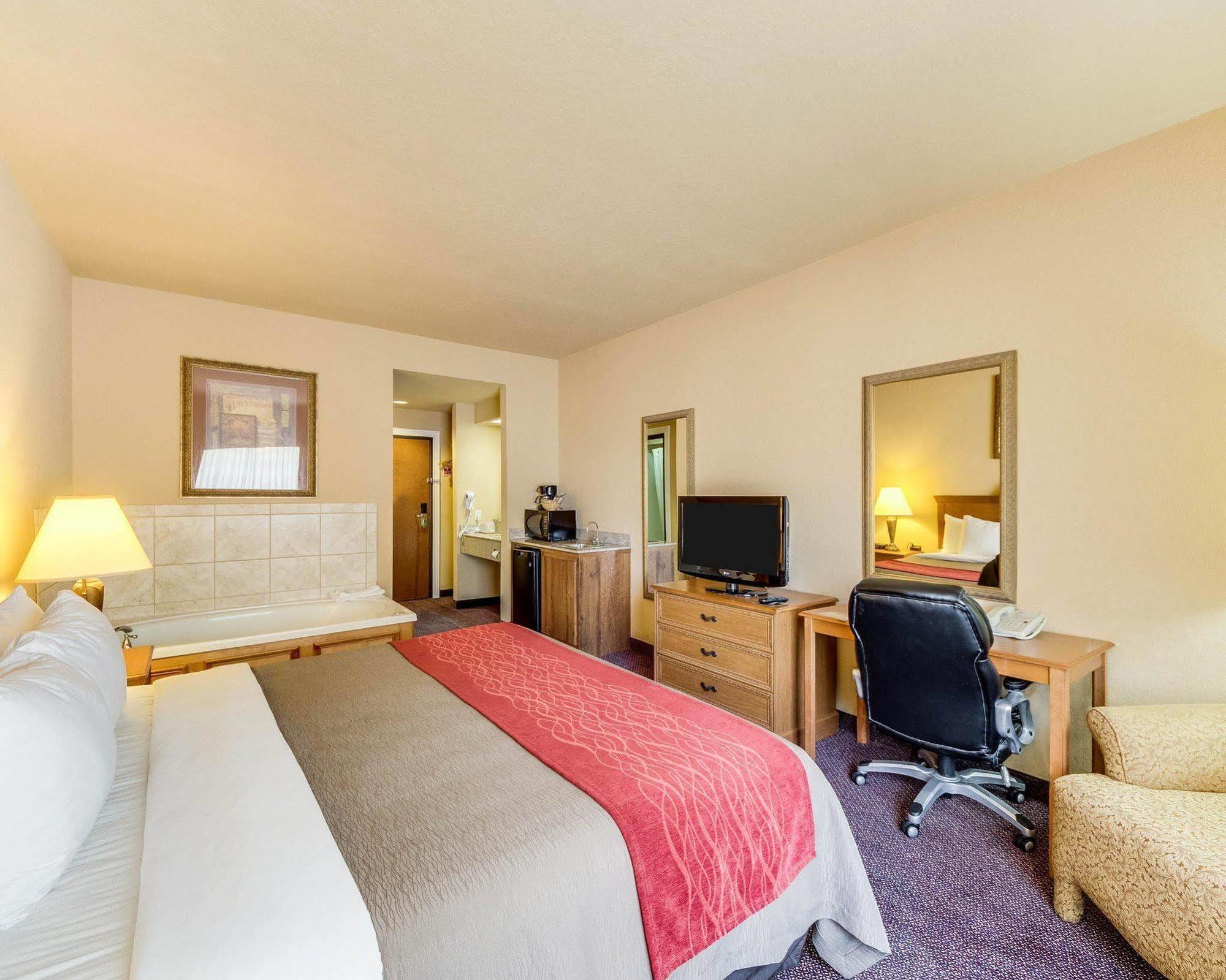 Comfort Inn & Suites And Suites Фредериксберг Экстерьер фото